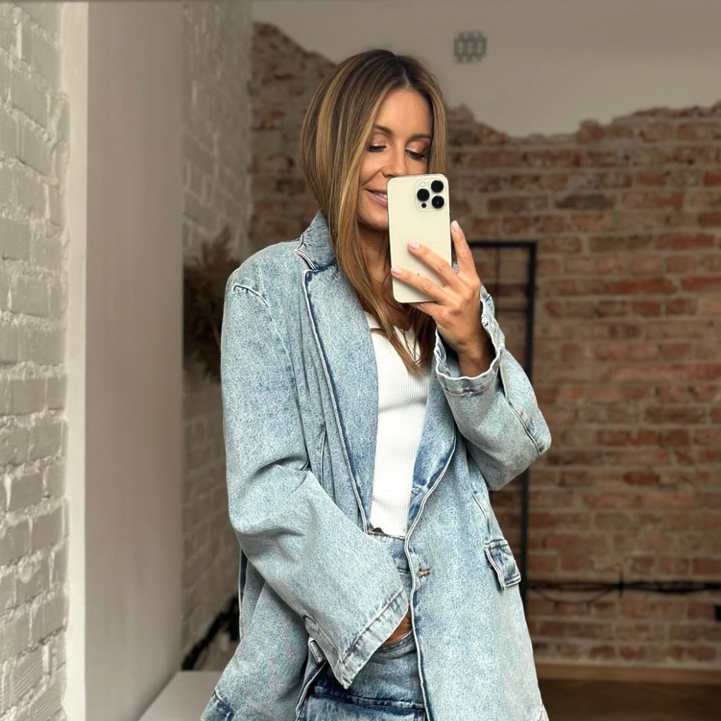 Komplety i garnitury damskie – stylizacje na jesień 2023, które odtworzysz w pięć minut